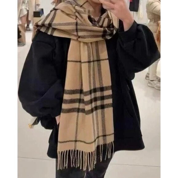 Burberry Giant Check Wool Scarf Camel 210*45cm 8094281 - Picture 7 of 7